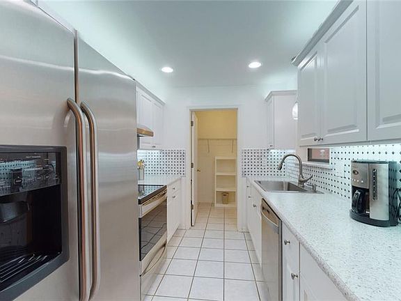 4th image of 156 E Glassboro Ct APT 6A-13