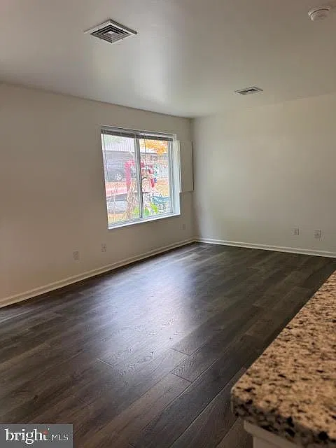 2 bed, 1.5 bath, 1100 sqft, $1,975 — Photo 3