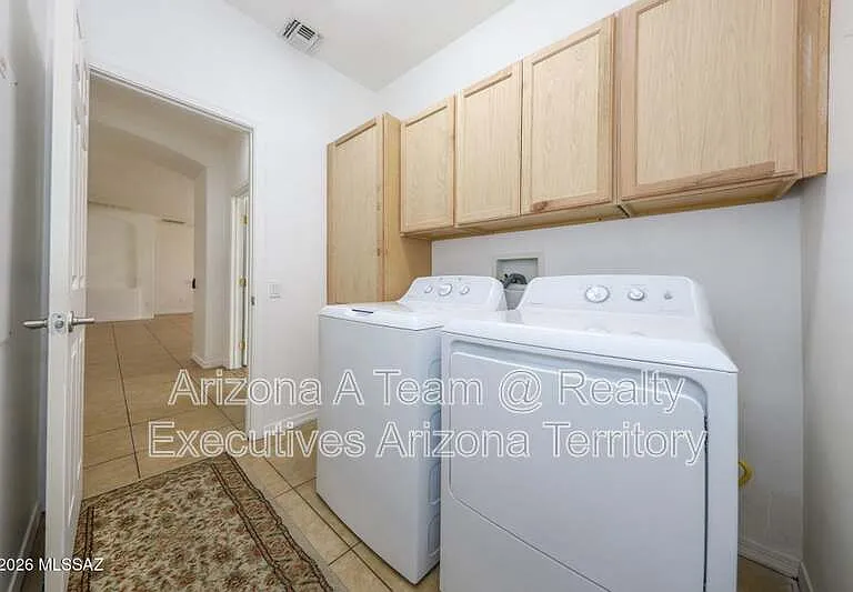 10401 E Yew Pl — Photo 8