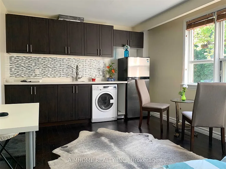 68 Claver Ave S #1 — Photo 4