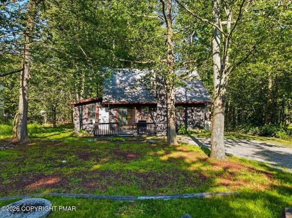 9205 Westwood Dr, Tobyhanna, PA 18466