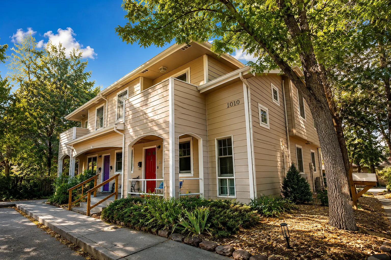 3 bed, 1100 sqft, $2,580 — Photo 1