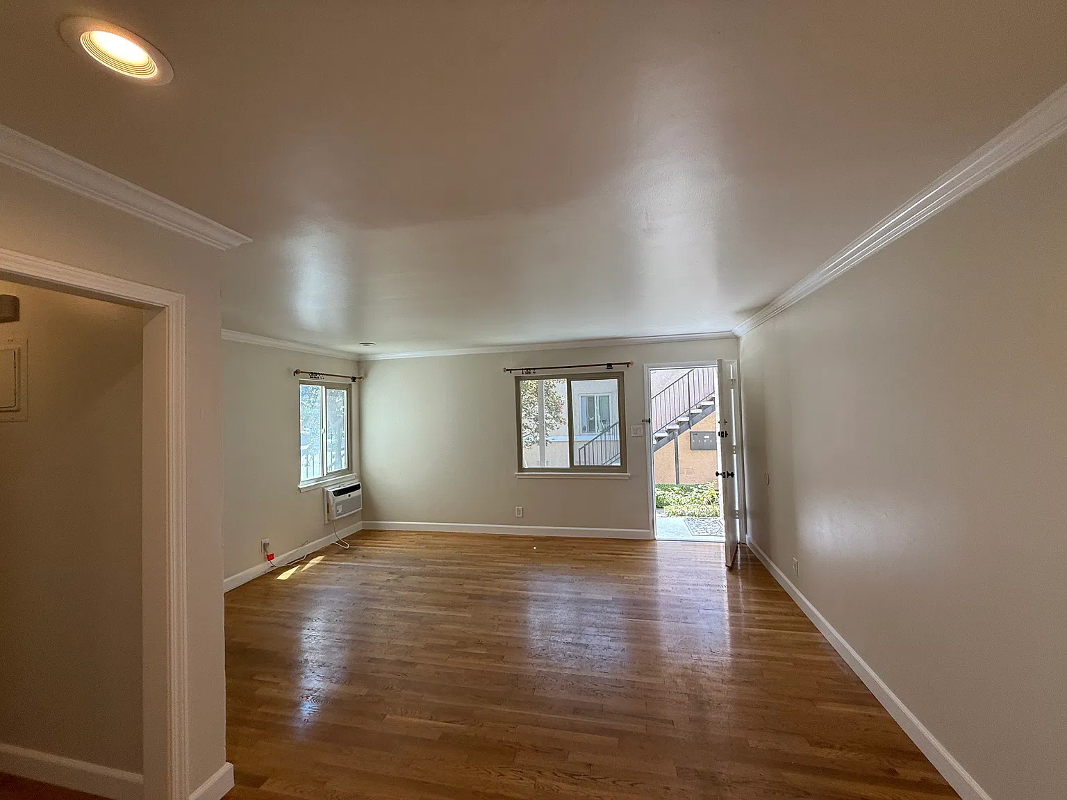 125 S Bushnell Avenue — Photo 2
