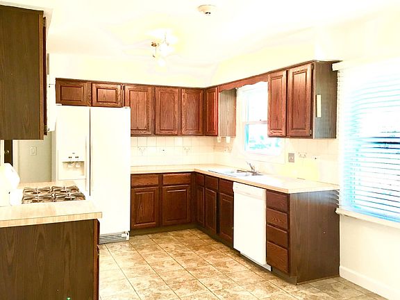 5th image of 1054 Pueblo Dr