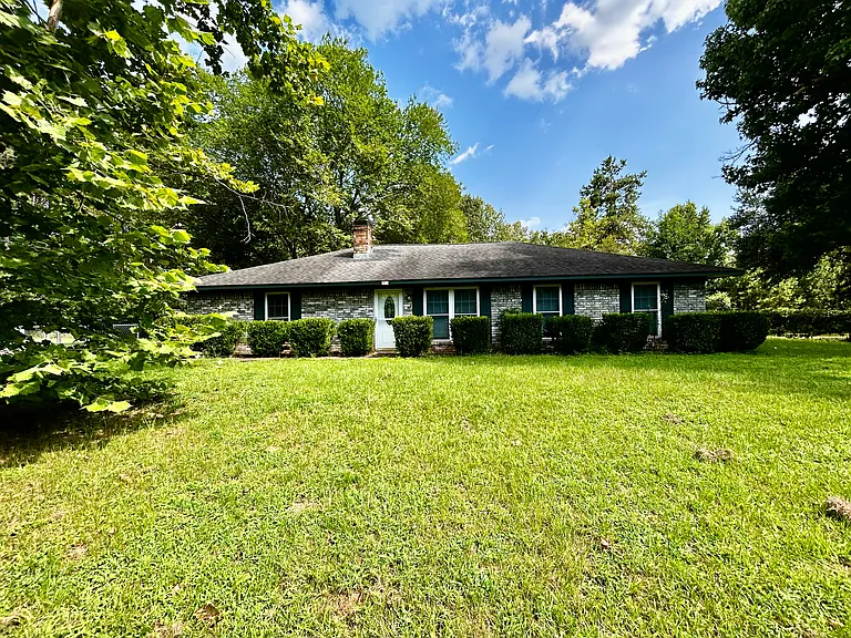 204 East Rd — Photo 1