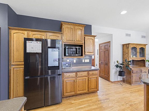 5th image of 740 Meadow Ridge COURT
