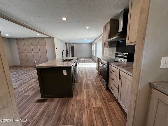4th image of 8861 Millers Path NE