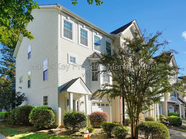 146 Madison Square Ln, Cary, NC 27513