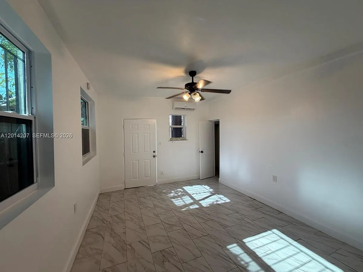 Building Photo - 7840 NW 5th Ave #4