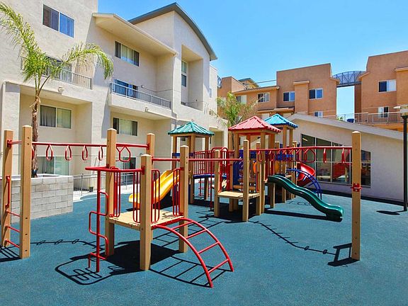 3rd image of 3806 Fairmount Ave #59381