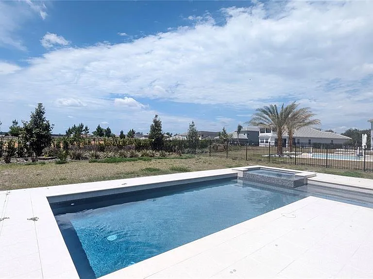 15614 Vetta Dr — Photo 33