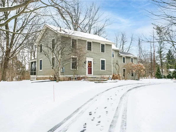 462 Thornell Rd, Pittsford, NY 14534