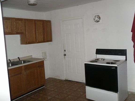 2nd image of 223 Hattie St
