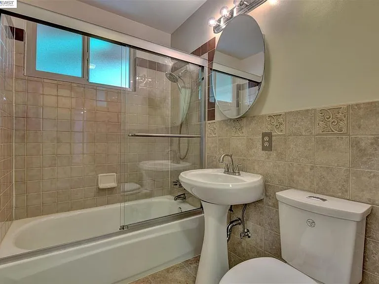 33128 Hemlock Dr — Photo 13