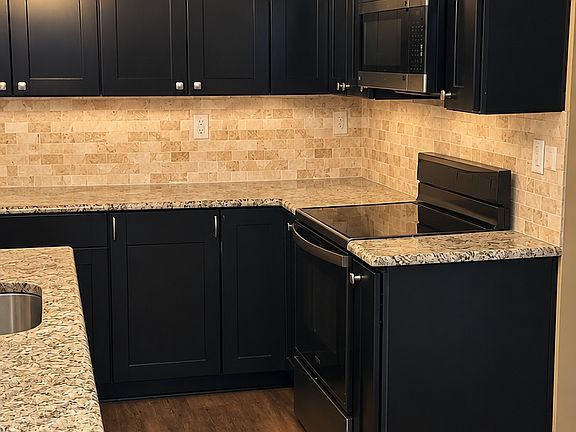 2nd image of 3102 W Summit Ave