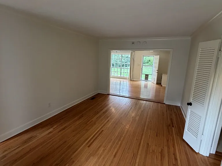 3834 Kenwood Ave — Photo 5