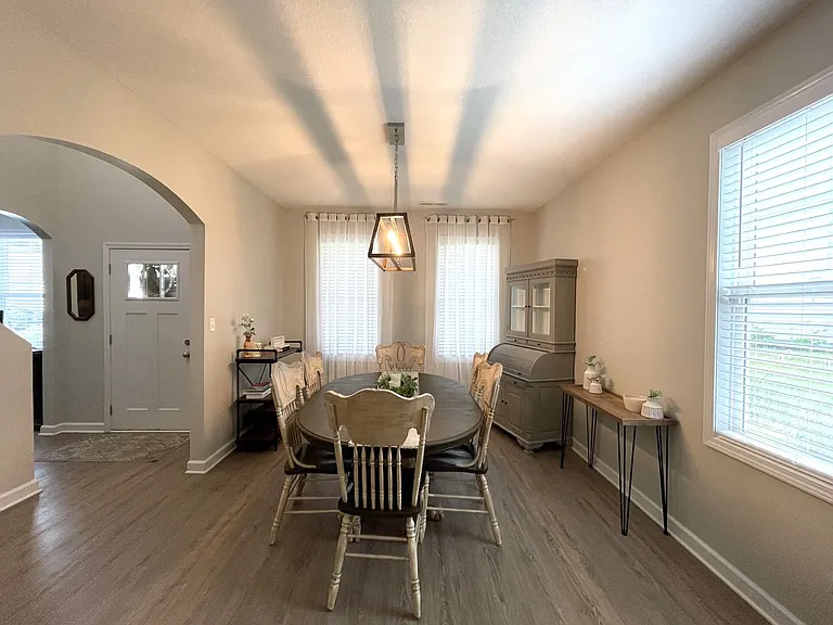 211 Seneca Ct — Photo 3