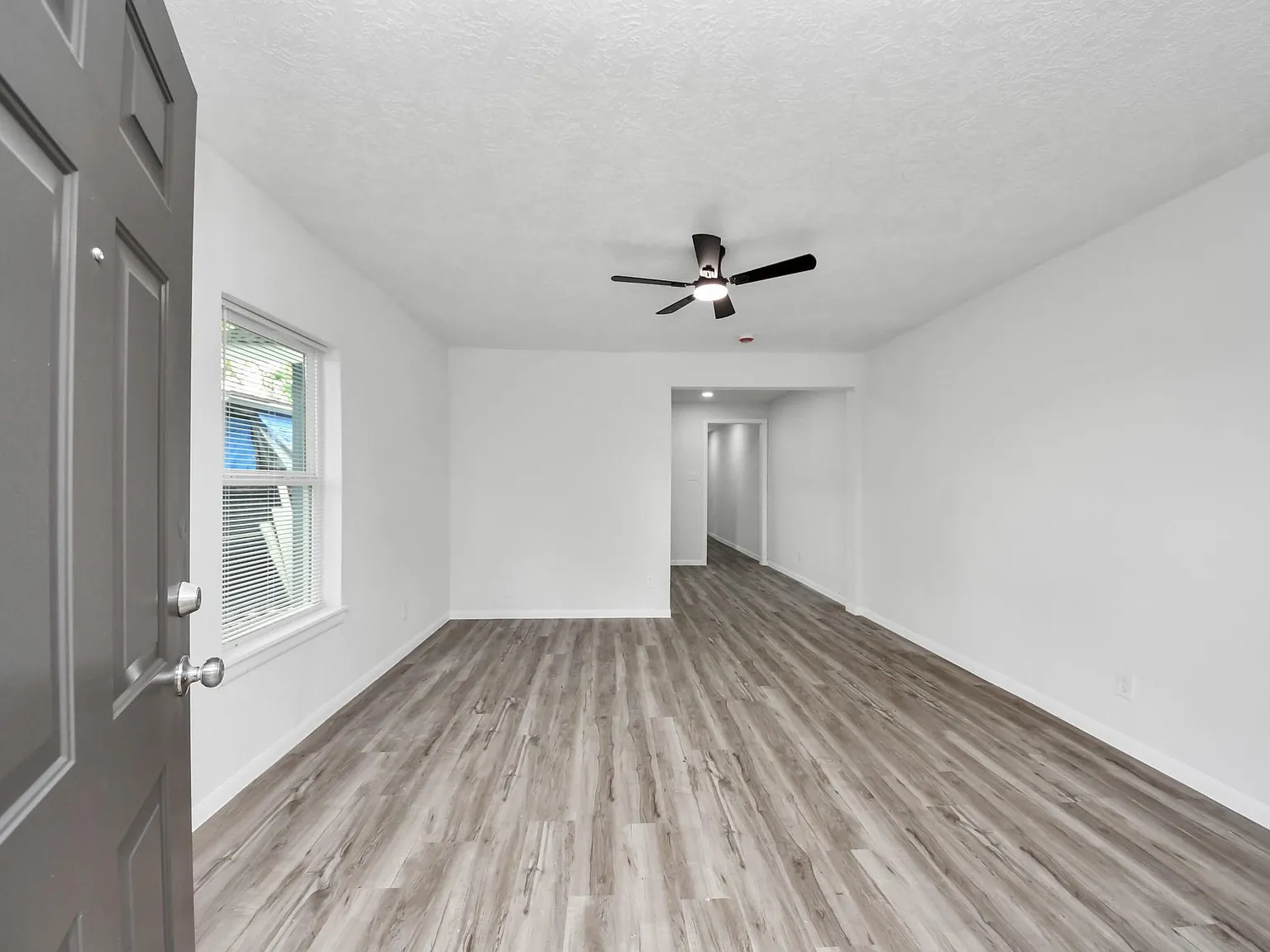 2 bed, 1.0 bath, 1623 sqft, $1,400 — Photo 2