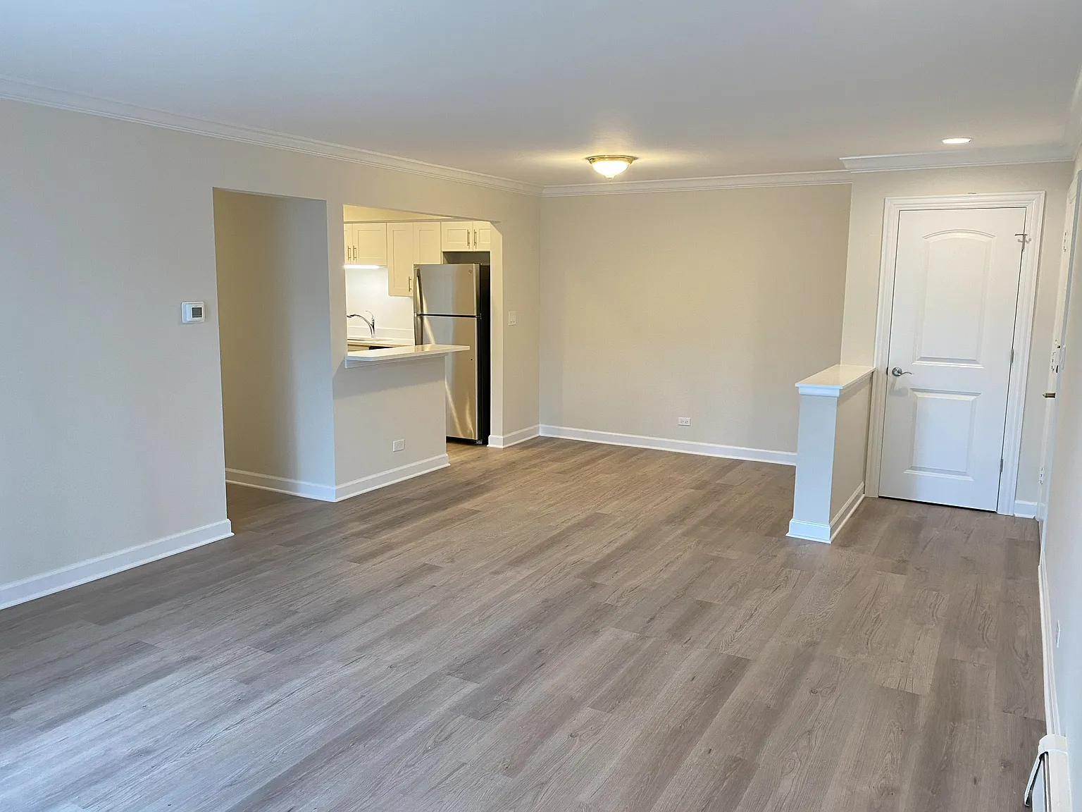 2 bed, 1090 sqft, $2,285 — Photo 3