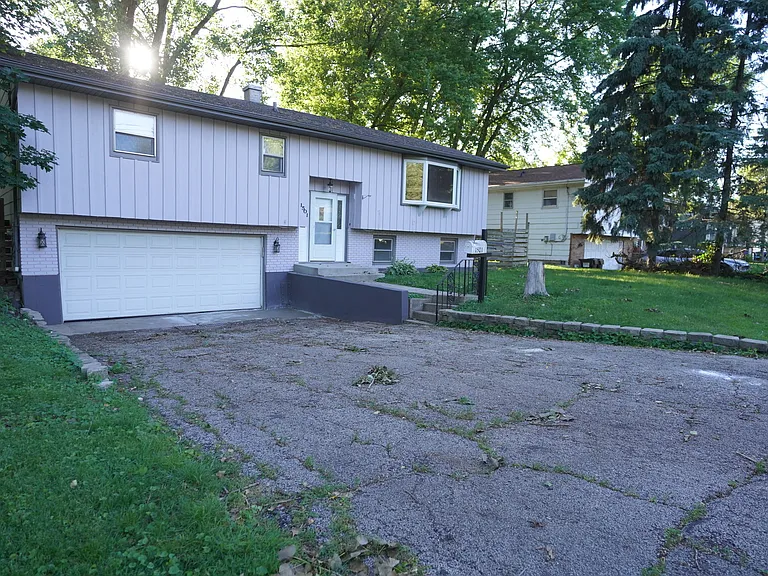 1501 N Freund Ave — Photo 2
