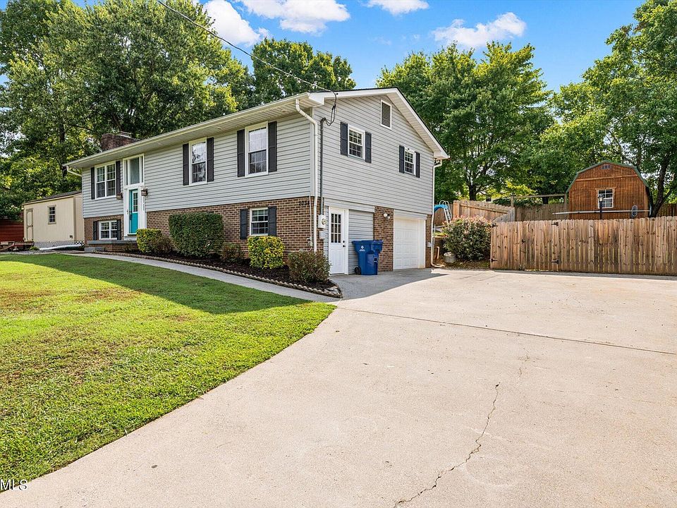 1st image of 2034 Colonial Cir
