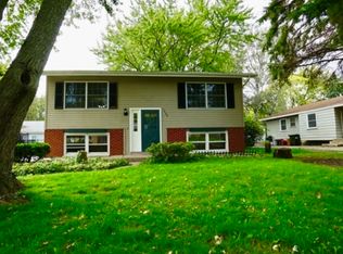 1409 Adams St, Lake In The Hills, IL 60156