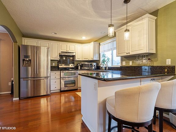 5th image of 4921 NE 57th St