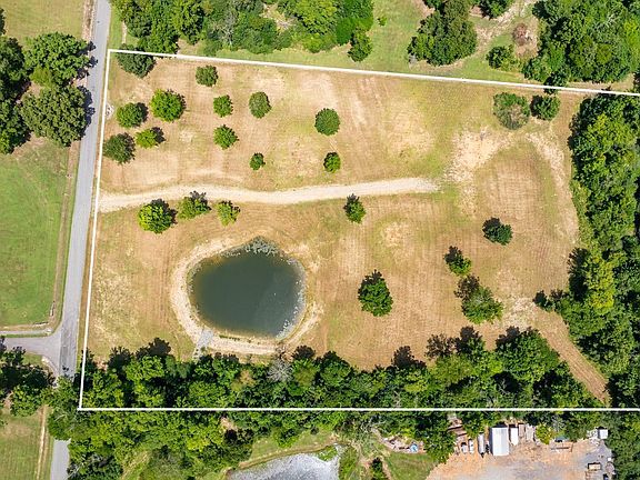 3rd image of 1013 County Line Rd