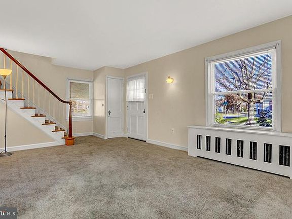 3rd image of 734 Tioga St