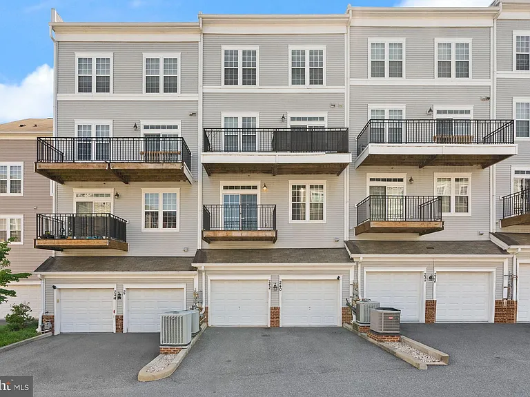 242 N Summit Ave #21 — Photo 58