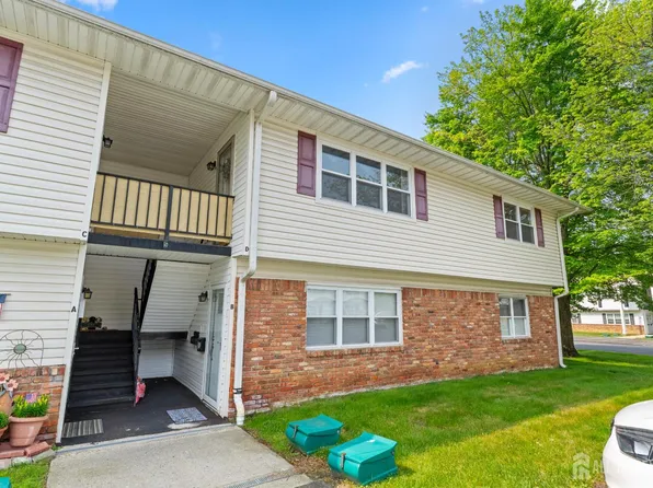 5 Utah Dr #D, Old Bridge, NJ 08857