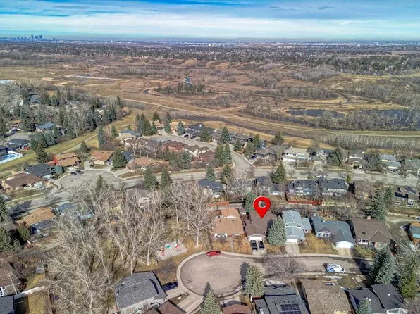 119 SW Sunmount Pl SE, Calgary, AB T2X 1X1