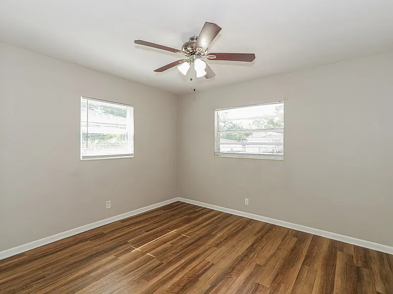 1909 W Saint Conrad St — Photo 14