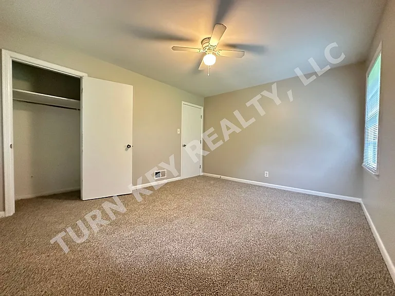 2228 5th St NE — Photo 7
