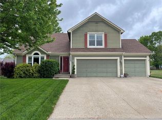 1308 SE Rosehill Dr, Lees Summit, MO 64081