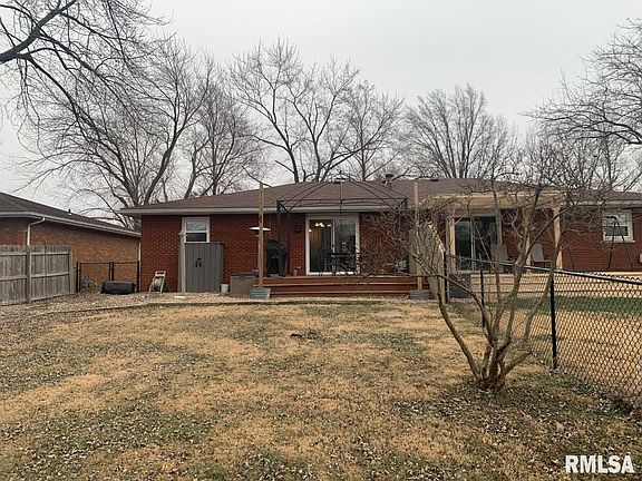 3rd image of 2623 Delaware Dr