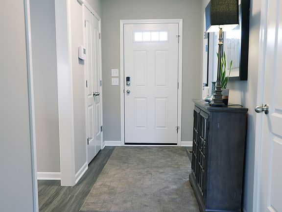 Lancia s Wilshire 5 Foyer