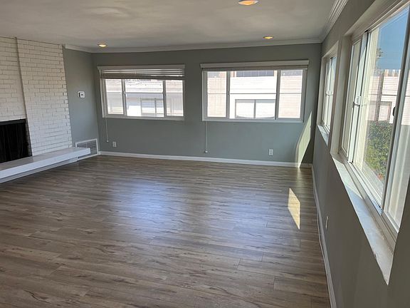 3rd image of 202 N Clark Dr APT 204