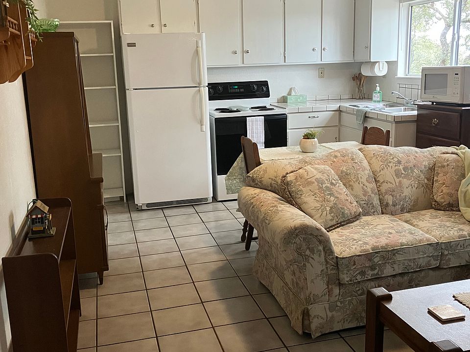 1st image of 1085 Arcadia Dr
