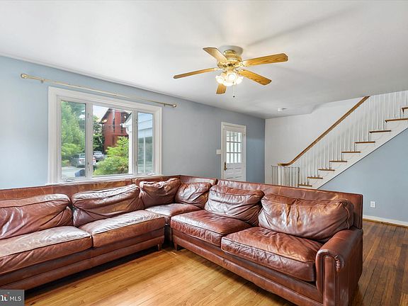 3rd image of 522 S Woodbine Ave