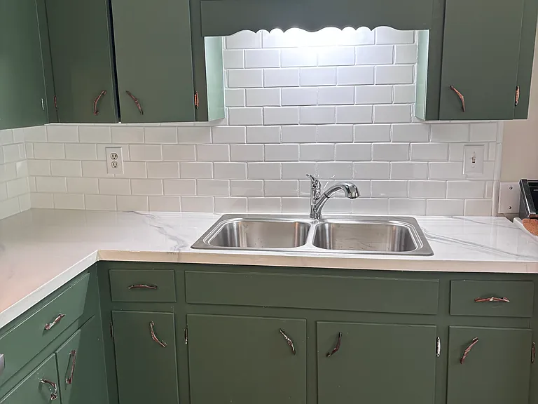 2405 Broadview Ave — Photo 3