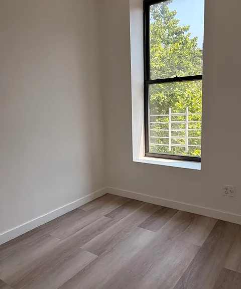 553 Madison St #2 — Photo 4