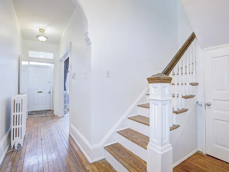 317 Elm St NW — Photo 3