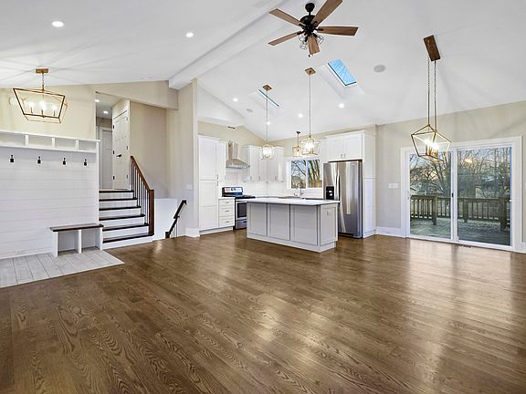 4th image of 27 W Monterey Ave