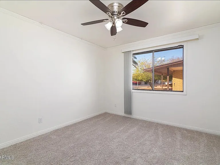 2907 S Elm St — Photo 14