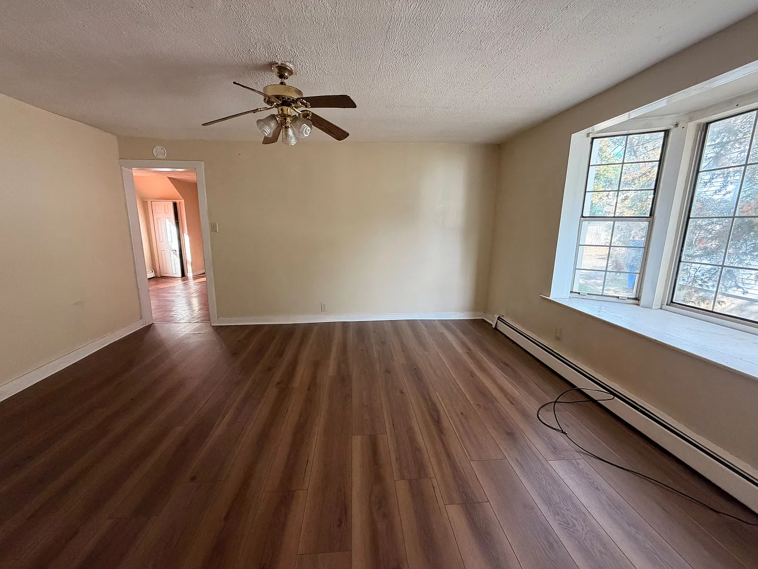 3 bed, $1,575 — Photo 2