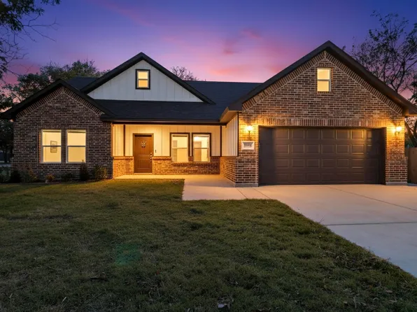 500 Ennis Scott St, Ferris, TX 75125