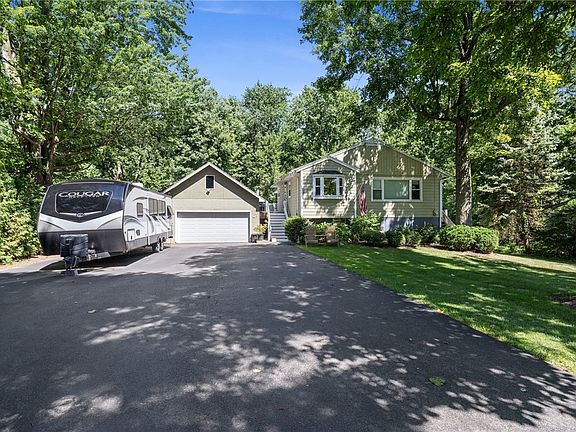 2nd image of 536 Moseley Rd