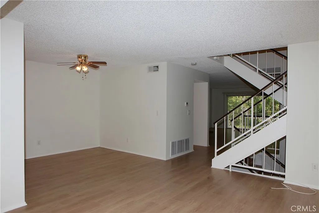 3 bed, 2.5 bath, 1974 sqft, $4,700 — Photo 4