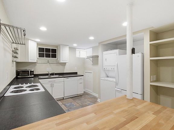 3rd image of 700 Sasser St #A